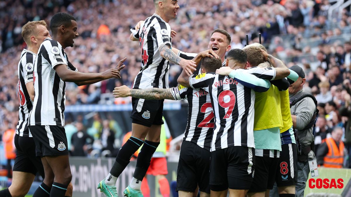 Newcastle festejando un gol