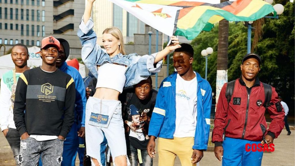 La representante de Zimbabue para Miss Universo recibe el rechazo al no ser representante de la población.