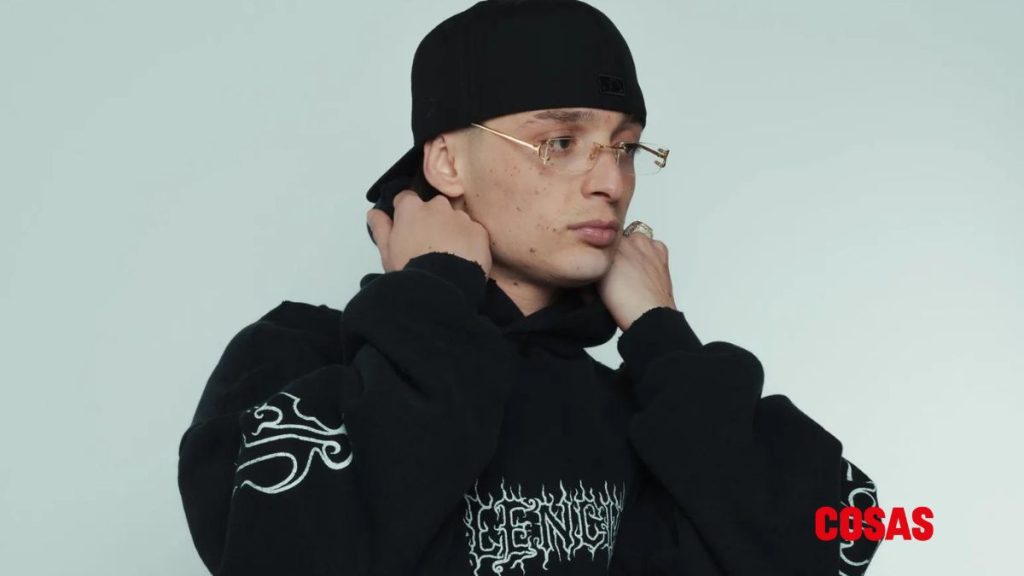 Fans impactados por cambio de look de Peso Pluma; ¿si se cortó el cabello? | Foto: IG Arenovski