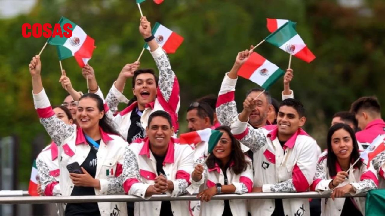 La delegación mexicana está compuesta por 107 deportistas y dos suplentes en equitación y natación artística.  