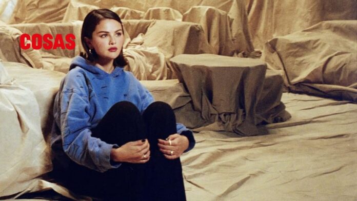 Selena Gomez vende su varita de Los Hechiceros de Waverly Place por solo 4 dólares en su campaña 12 Days of Rare Stuff, generando furor.